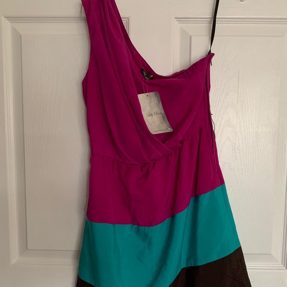 NWT Lily Rose One Shoulder Dress 💖👗 💚